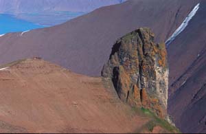 Halvdanpiggen by Woodfjorden, the ruin of a Quaternary volcanic pipe within red Devonian sandstones
