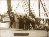Picture of the skip Maud with crew
